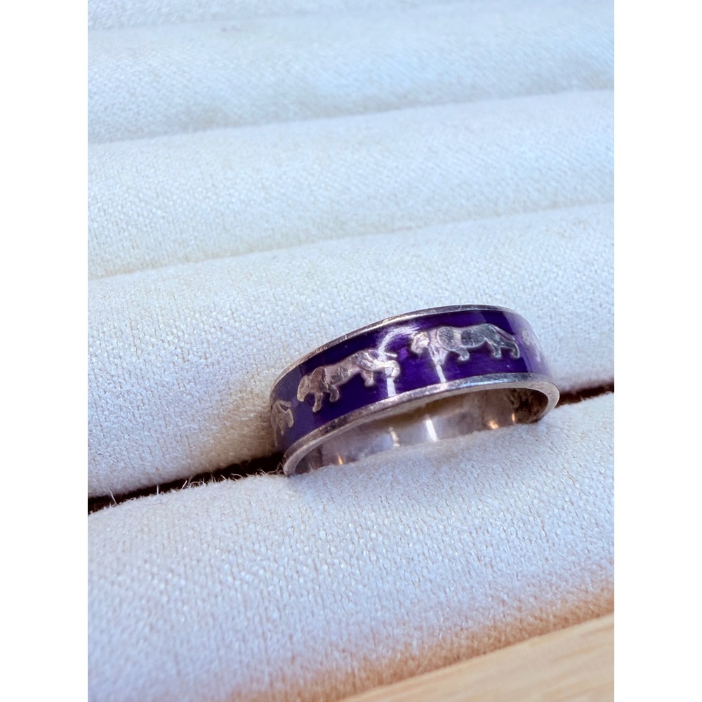 Beautiful Sterling silver ring. Size on pictures. Stamped.